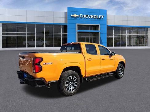 Used 2025 Chevrolet Colorado Z71 w/ Technology Package AWD/4WD image 5