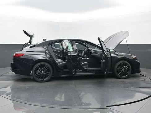 New 2026 Toyota Camry Hybrid FWD image 31