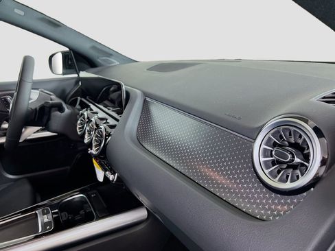 Used 2025 Mercedes-Benz GLA 250 4MATIC image 31