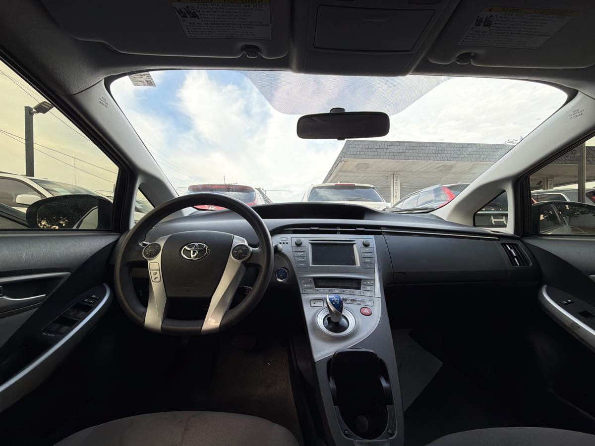 Used 2015 Toyota Prius Two w/ Preferred Accessory Package FWD image 5