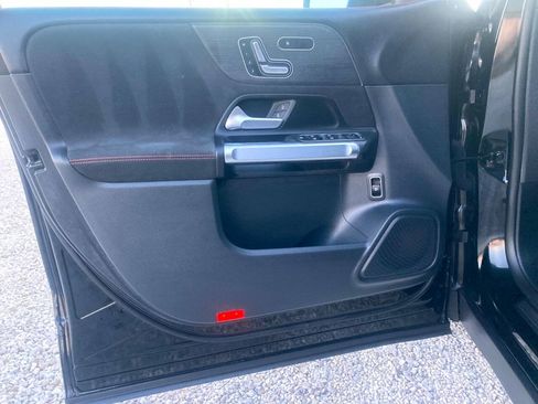 Used 2022 Mercedes-Benz GLB 250 4MATIC image 21