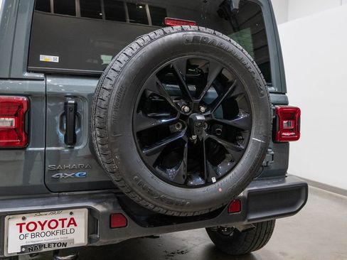 Used 2025 Jeep Wrangler Unlimited Sahara image 13