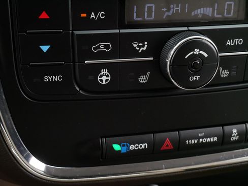 Used 2015 Chrysler Town & Country Touring-L w/ Driver Convenience Group FWD image 28
