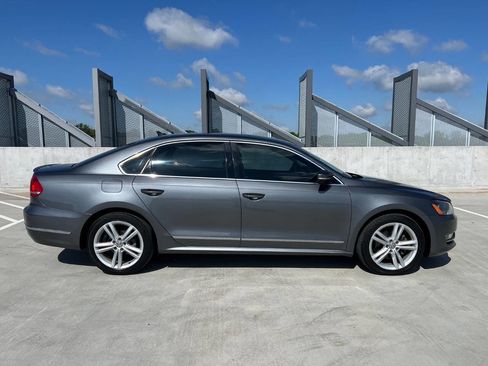 Used 2014 Volkswagen Passat TDI SEL Premium FWD image 5