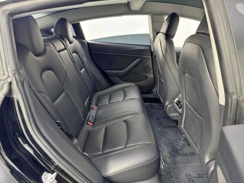 Used 2022 Tesla Model 3 Standard Range image 39