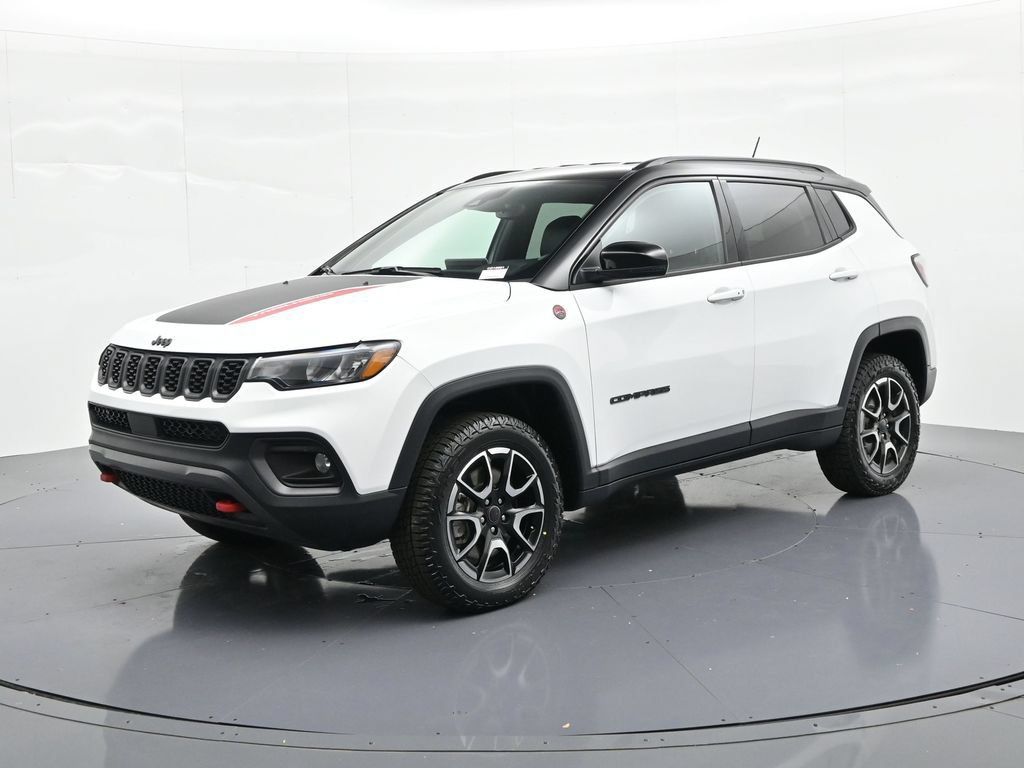 Used 2025 Jeep Compass Trailhawk AWD/4WD image 1