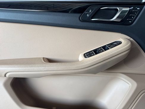 Used 2024 Porsche Macan w/ Premium Plus Package image 12