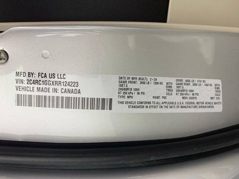 Used 2024 Chrysler Pacifica Limited FWD image 42