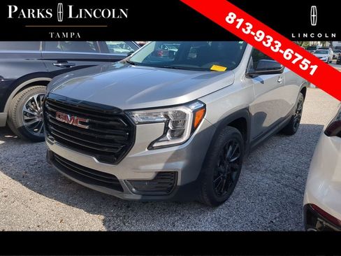 Used 2024 GMC Terrain SLE w/ Driver Convenience Package FWD image 9