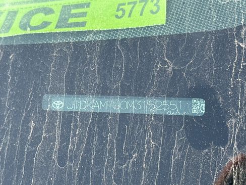 Used 2021 Toyota Prius L Eco w/ Carpet Mat Package (TMS) image 8