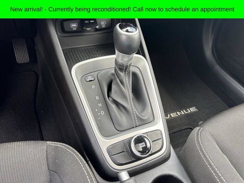 Used 2024 Hyundai Venue SEL FWD image 19