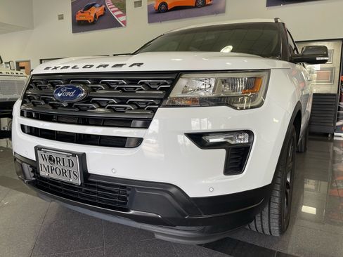 Used 2019 Ford Explorer XLT w/ Equipment Group 202A AWD/4WD image 11