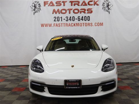 Used 2018 Porsche Panamera 4S image 2