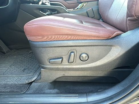 Used 2024 Kia Telluride EX w/ EX Captain's Chair Package AWD/4WD image 10
