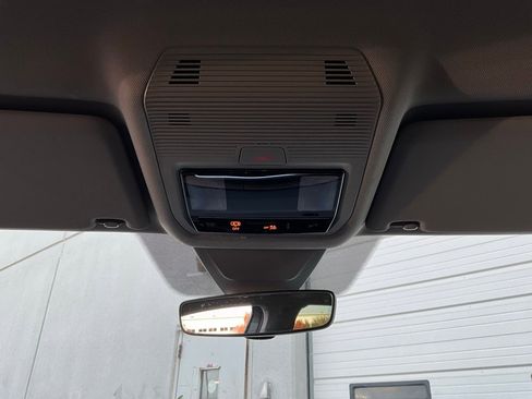 Used 2025 Volkswagen Atlas SE image 17