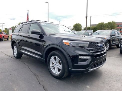 Certified 2022 Ford Explorer XLT w/ Equipment Group 202A image 3