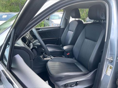 Used 2023 Volkswagen Tiguan SE AWD/4WD image 10