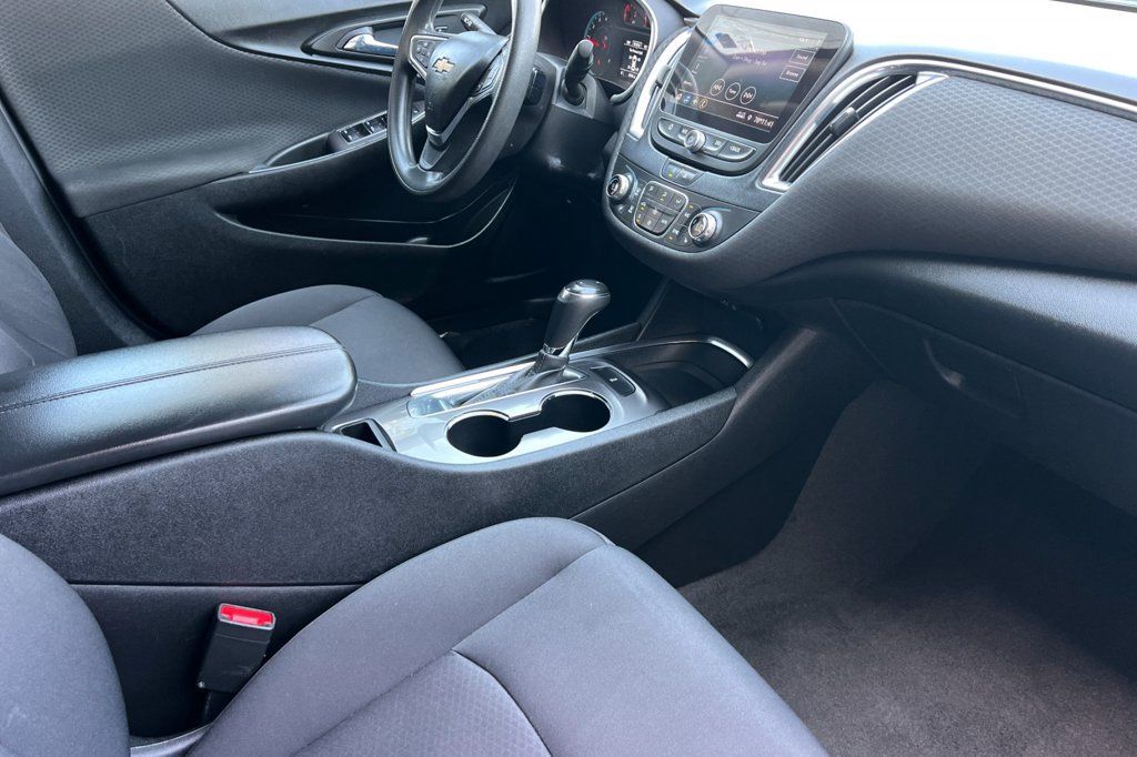 Used 2020 Chevrolet Malibu LT FWD image 17