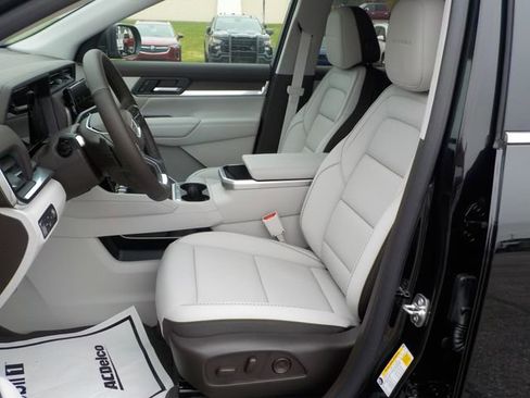 New 2026 GMC Terrain Denali w/ LPO, Black Badging Package AWD/4WD image 13