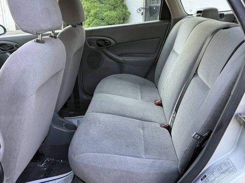 Used 2001 Ford Focus SE FWD image 13