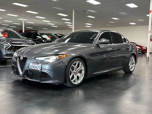 Used 2018 Alfa Romeo Giulia Ti w/ TI Leather Package RWD image 3