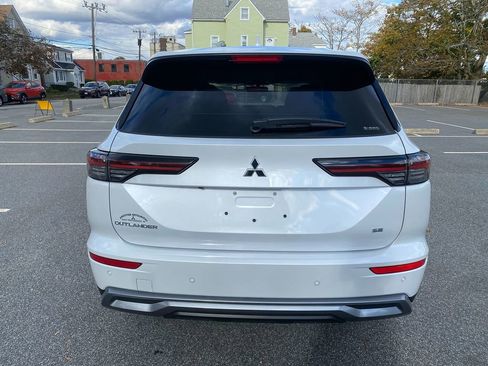New 2025 Mitsubishi Outlander SE image 6