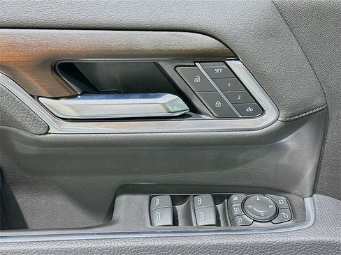 Used 2025 GMC Sierra 2500 Denali w/ Denali Reserve Package image 18