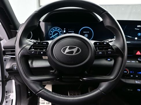 Certified 2025 Hyundai Elantra SEL image 23