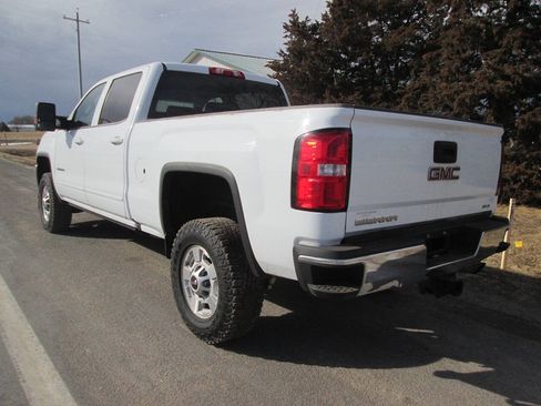 Used 2017 GMC Sierra 2500 SLE w/ HD SLE Preferred Plus Package AWD/4WD image 8