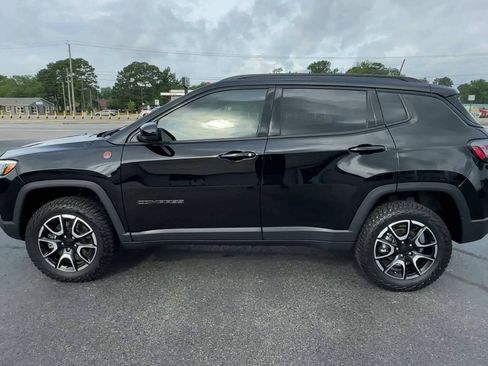 Used 2024 Jeep Compass Trailhawk w/ Trailhawk Elite Group AWD/4WD image 5