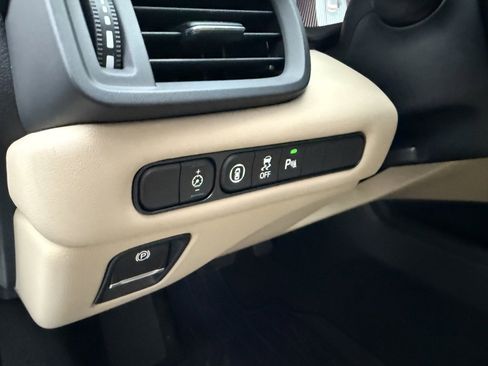 Certified 2025 Acura TLX w/ Technology Package image 19