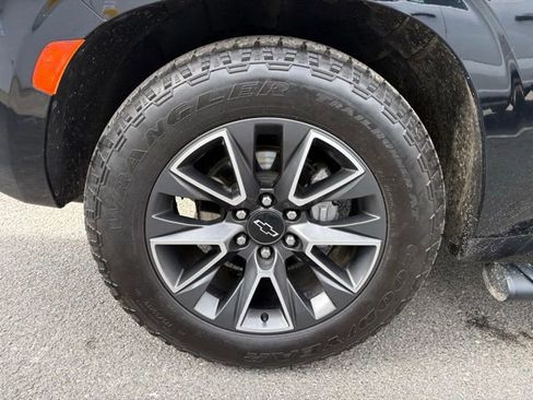 Used 2021 Chevrolet Suburban Z71 w/ Z71 Off-Road Package image 13