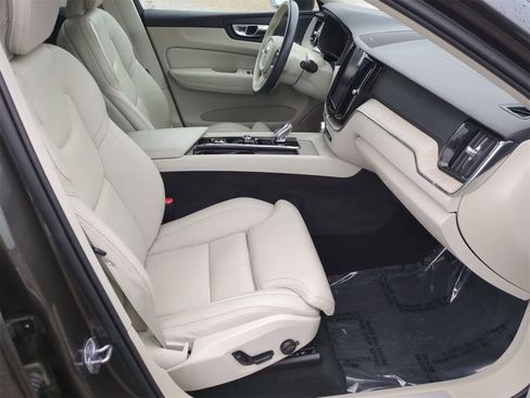 Used 2022 Volvo XC60 B5 Inscription w/ Advanced Package image 19