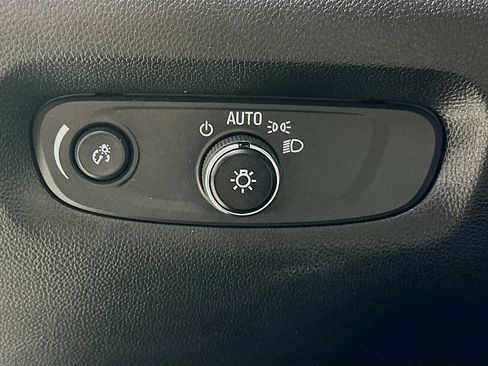 Used 2023 Chevrolet Traverse LT w/ LT Premium Package image 10