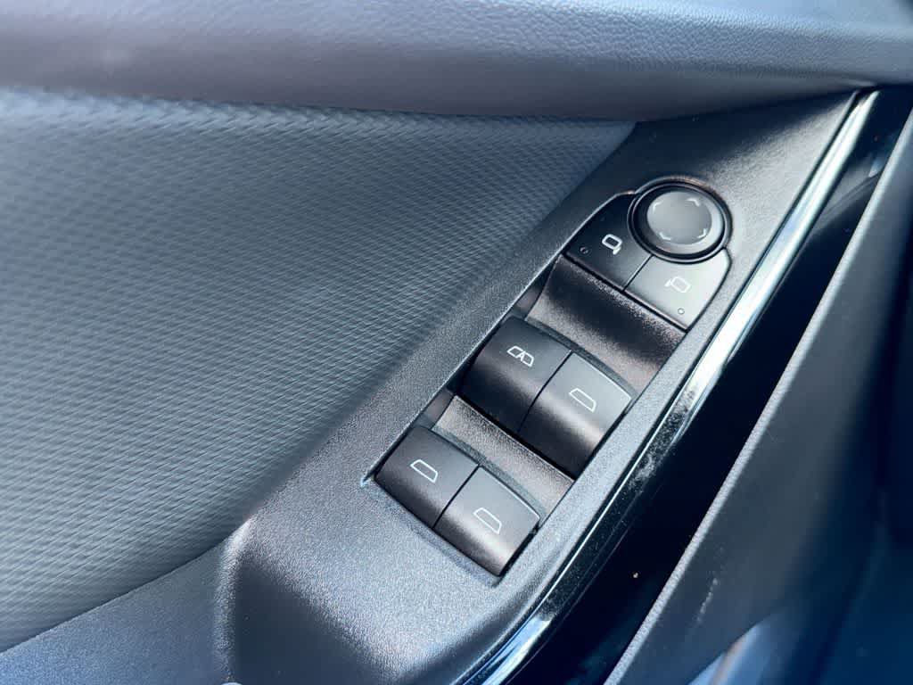 Used 2025 Chevrolet Equinox LT FWD image 21
