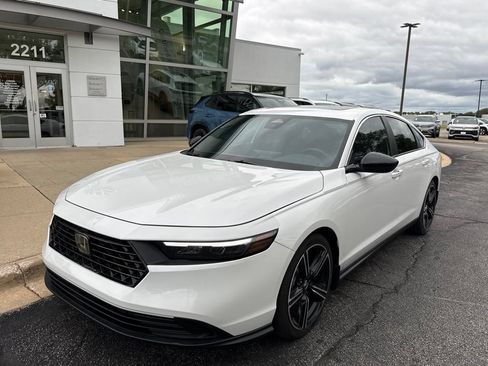 Used 2024 Honda Accord Sport image 2