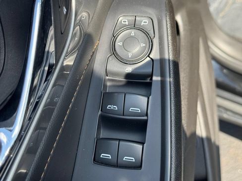 Used 2021 Chevrolet Traverse LT FWD image 19