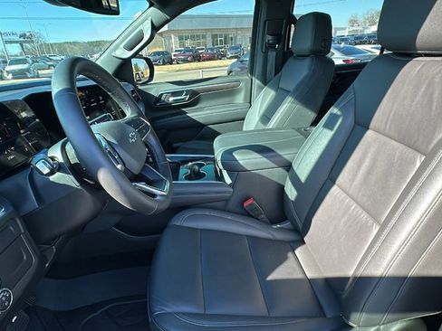 Certified 2025 Chevrolet Suburban Z71 w/ Comfort Package image 9