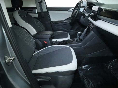 Used 2025 Volkswagen Taos SE image 35