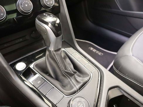 Used 2023 Volkswagen Taos SE w/ Panoramic Sunroof Package image 8