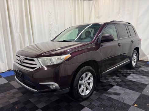 Used 2011 Toyota Highlander SE w/ Tow Pkg image 1