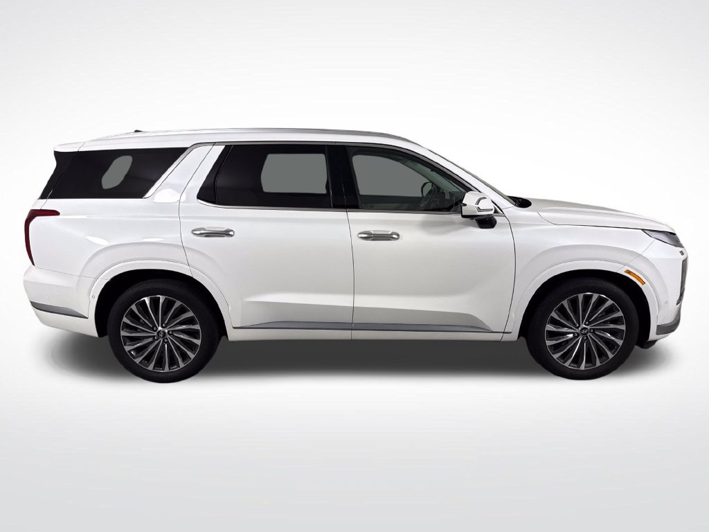 Used 2025 Hyundai Palisade Calligraphy FWD image 2