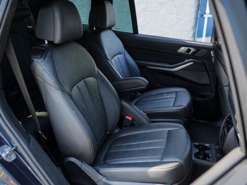 Used 2022 BMW X7 M50i image 26