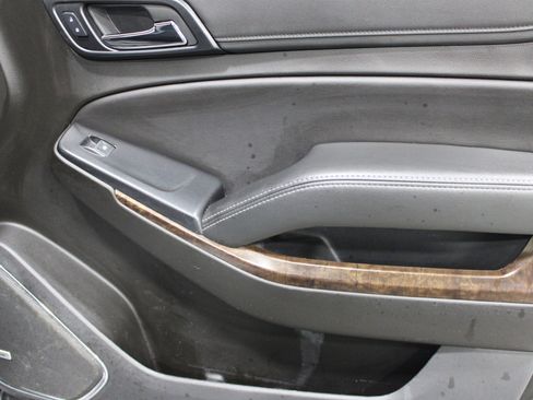 Used 2020 Chevrolet Suburban LT image 28