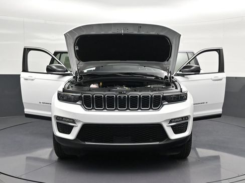 Used 2024 Jeep Grand Cherokee Limited w/ Luxury Tech Group II RWD image 29