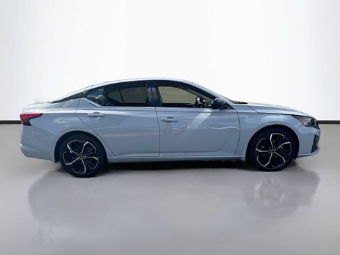 Used 2023 Nissan Altima 2.5 SR FWD image 8
