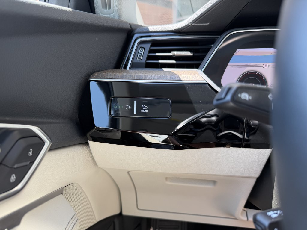 Used 2024 Audi Q8 e-tron Premium Plus w/ Premium Plus Package AWD/4WD image 33