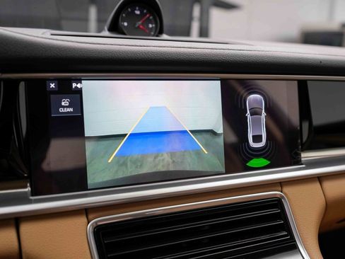 Used 2018 Porsche Panamera image 32
