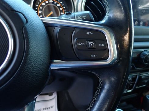 Used 2019 Jeep Wrangler Unlimited Sahara AWD/4WD image 12