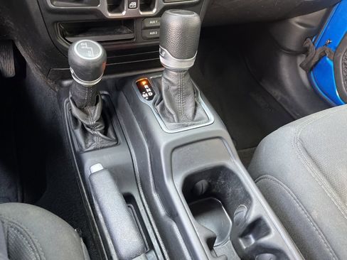 Used 2021 Jeep Gladiator Sport image 40